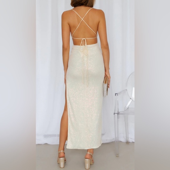 Never worn. Create The Spell Midi Dress Cream Sequin
Hello Molly. Size: Small - Picture 2 of 2